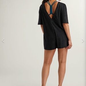 FP Movement Free People Hot Shot Tee Romper Black Medium M NWT Pockets V Back